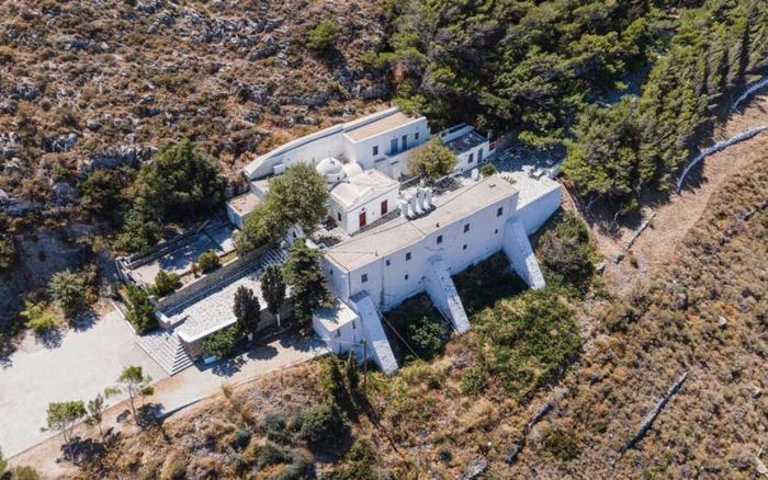 Visit and guided tour of the Monastery of Agii Anargyri